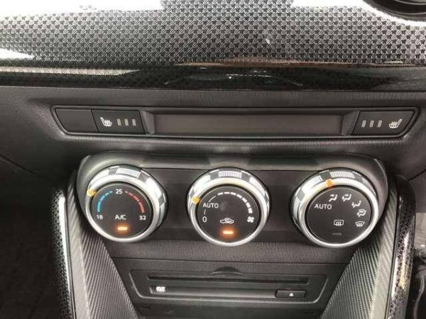 MAZDA	DEMIO - Image 11