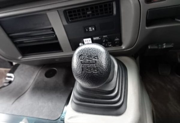 2003 TOYOTA COASTER - Image 10
