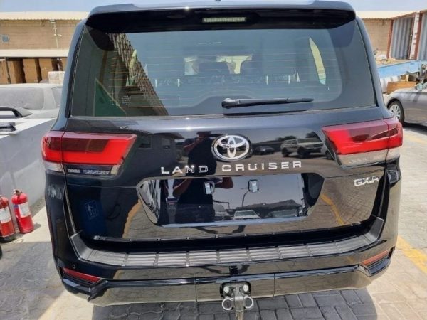 Toyota Land Cruiser LC300 GXR 4.0L - Image 3