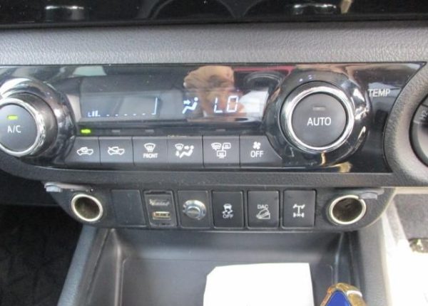 2016 TOYOTA HILUX DOUBLE CAB - Image 20