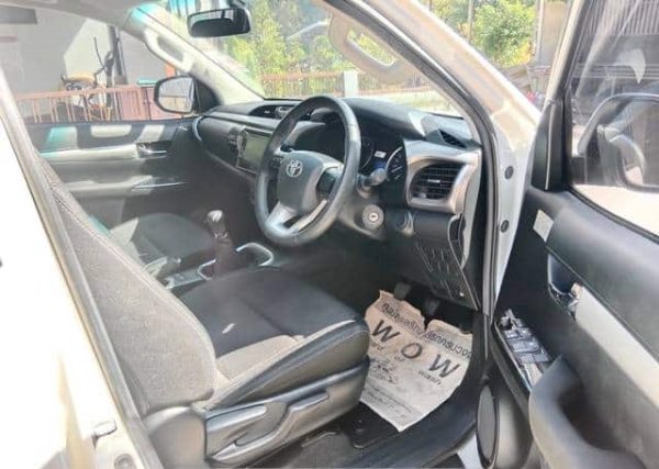 2016 TOYOTA HILUX REVO Z - Image 8