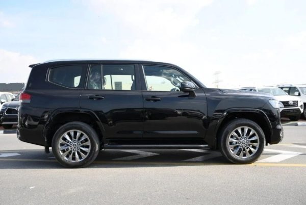 Toyota Land Cruiser LC300 GXR 4.0L - Image 8