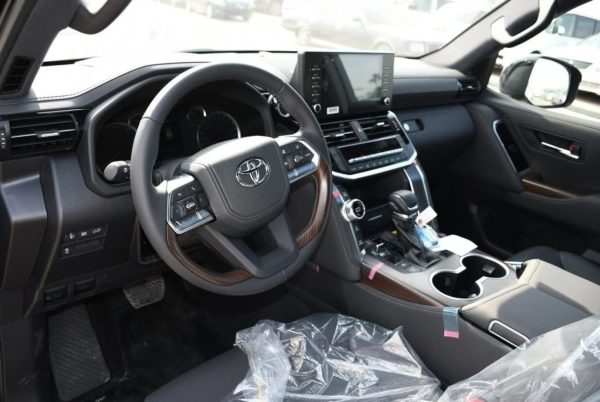 Toyota Land Cruiser LC300 GXR 4.0L - Image 10